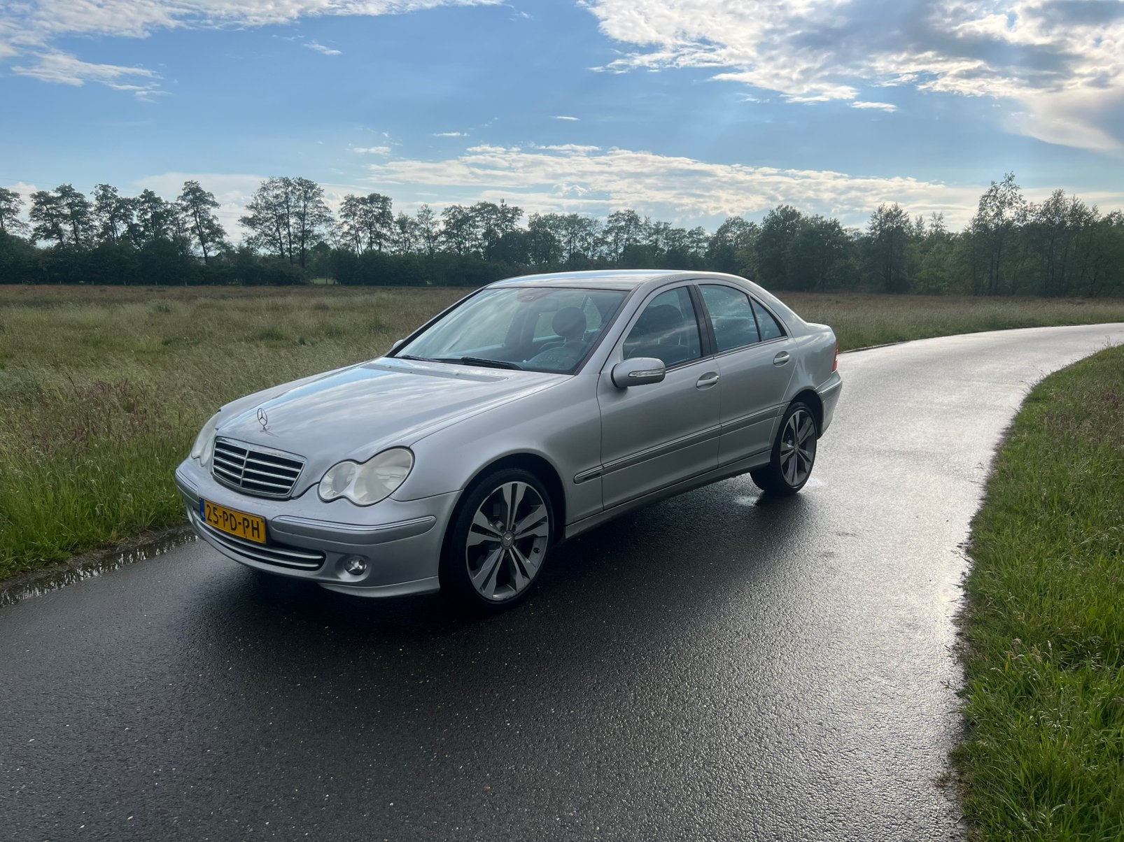 Mercedes c180  en opel corsa 1.2, Auto's, Mercedes-Benz, Automaat, Achterwielaandrijving, 1796 cc, Origineel Nederlands