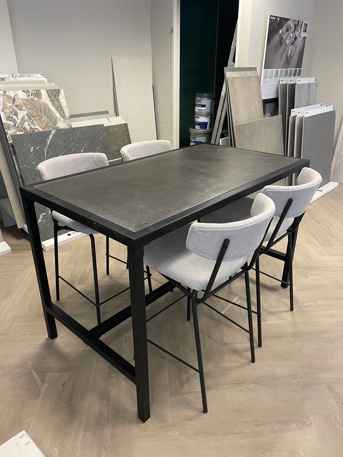 Counter bartafel met 4 krukken - Showroom uitverkoop!, Ophalen, Nieuw, Metaal, Vier personen
