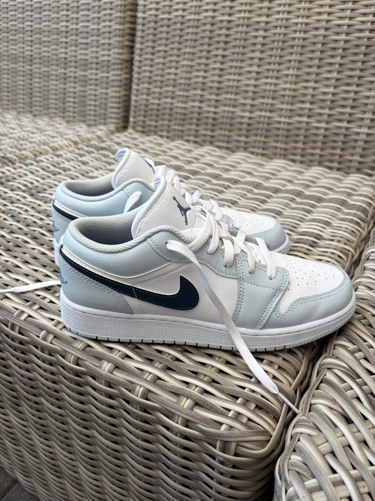 Jordans 1 low, Blauw, Ophalen of Verzenden, Sneakers of Gympen, Zo goed als nieuw