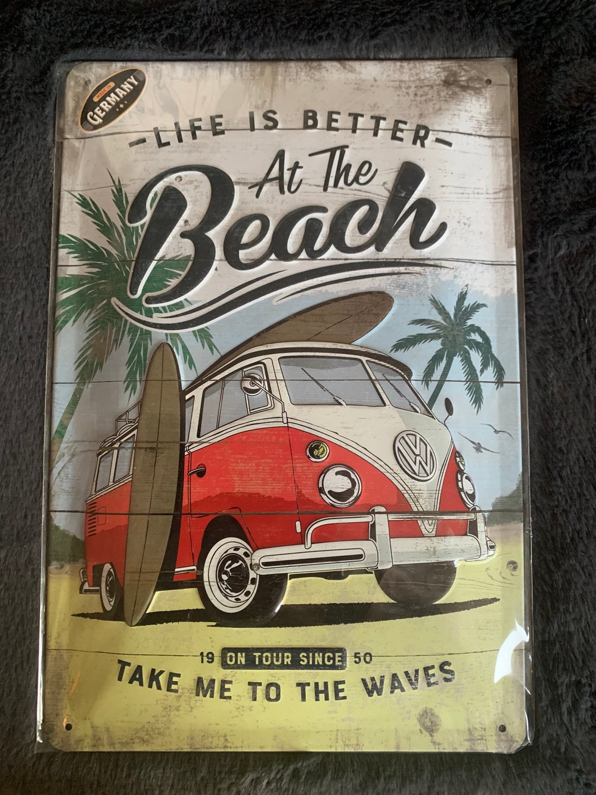Metalen wanddecoratie 'Life is Better At The Beach' VW Bus, Metaal, Nieuw, Ophalen of Verzenden, Reclamebord