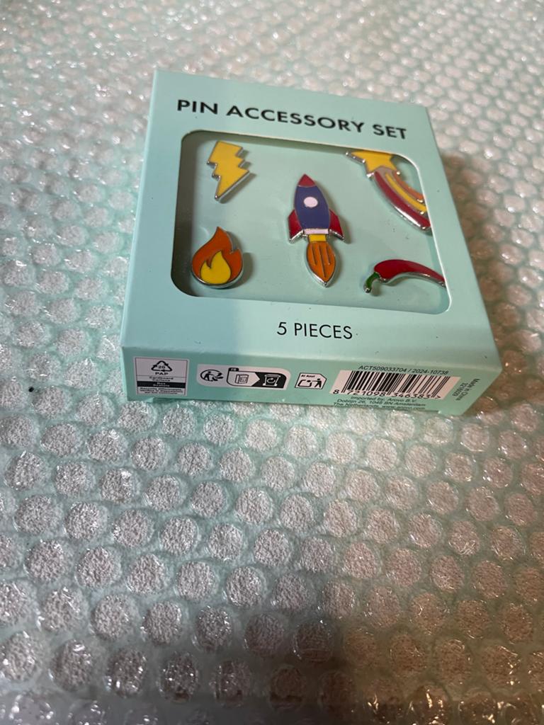 Leuke Kleding Pins Set - Raket, Bliksem, Vlam, Peper, Ophalen of Verzenden, Nieuw, Overige onderwerpen, Speldje of Pin
