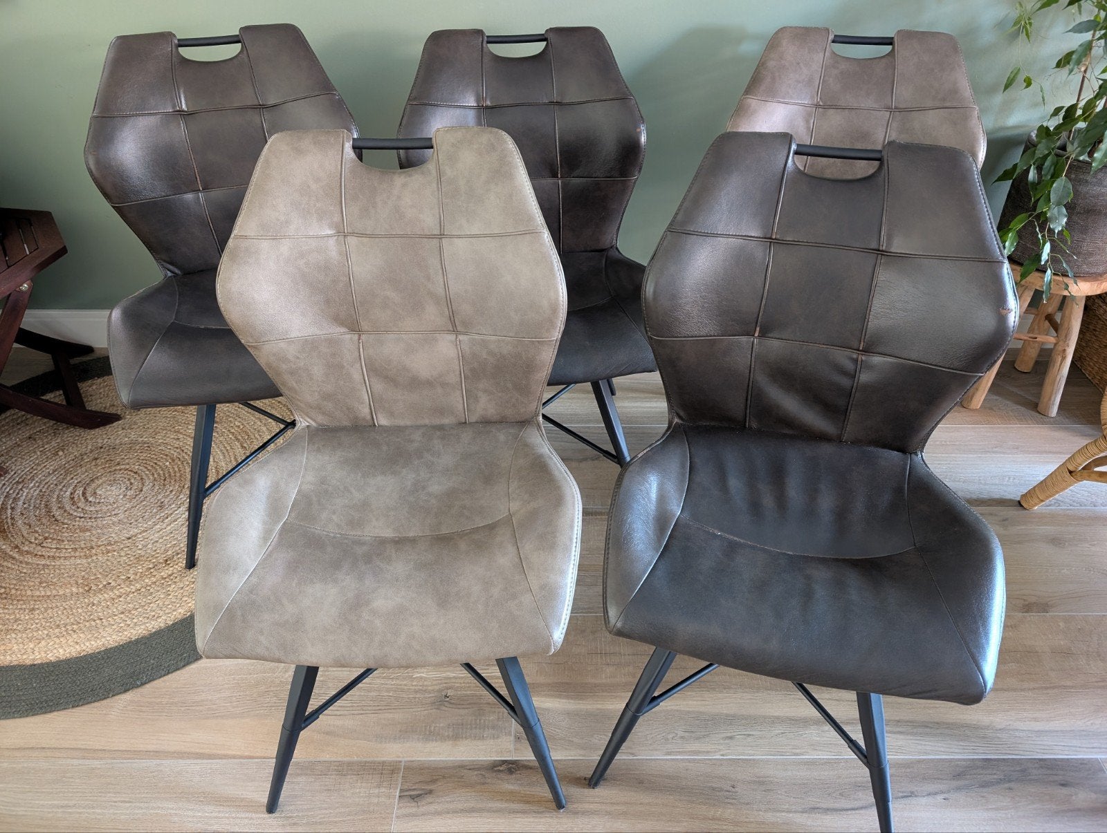 Set van 4 (of 5) eetkamerstoelen - kunstleer / metalen poten, Huis en Inrichting, Ophalen, Gebruikt, Bruin, Vier