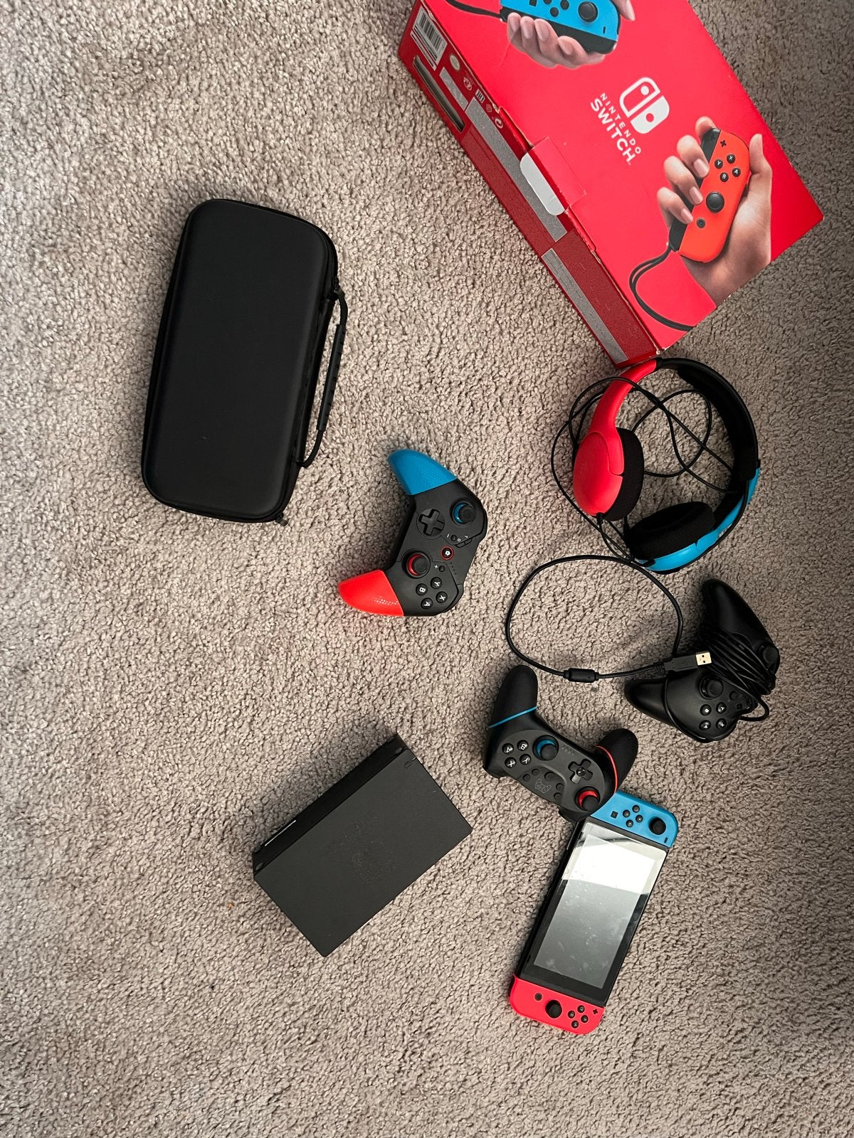 Nintendo Switch met 3 controllers, games en accessoires, Spelcomputers en Games, Spelcomputers | Nintendo Switch, Zo goed als nieuw