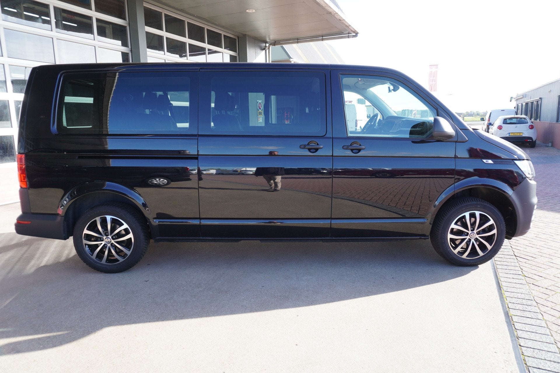 Volkswagen Transporter Kombi 2.0 TDI 150PK L2H1 9 Persoons n, Auto's, Voorwielaandrijving, Stof, Gebruikt, 255 €/maand