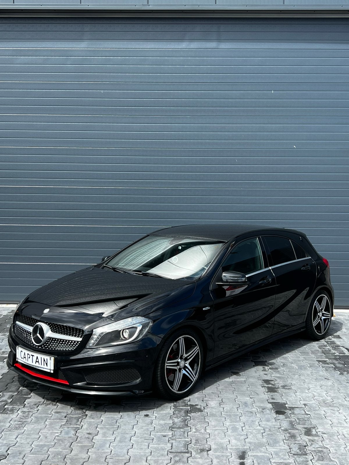 2014 Mercedes-Benz A250 2.0 Sport Automaat 7G, 730 kg, 4 cilinders, Alcantara, Zwart
