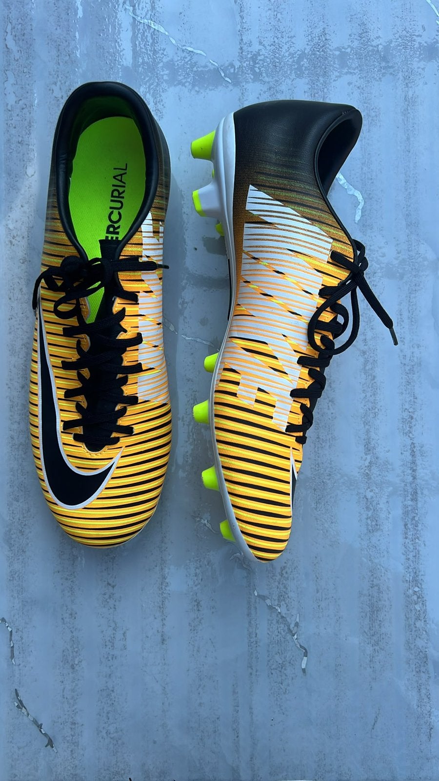 Nike Mercurial Victory VI FG, oranje, geel en zwart, Ophalen, Schoenen, Maat L, Zo goed als nieuw