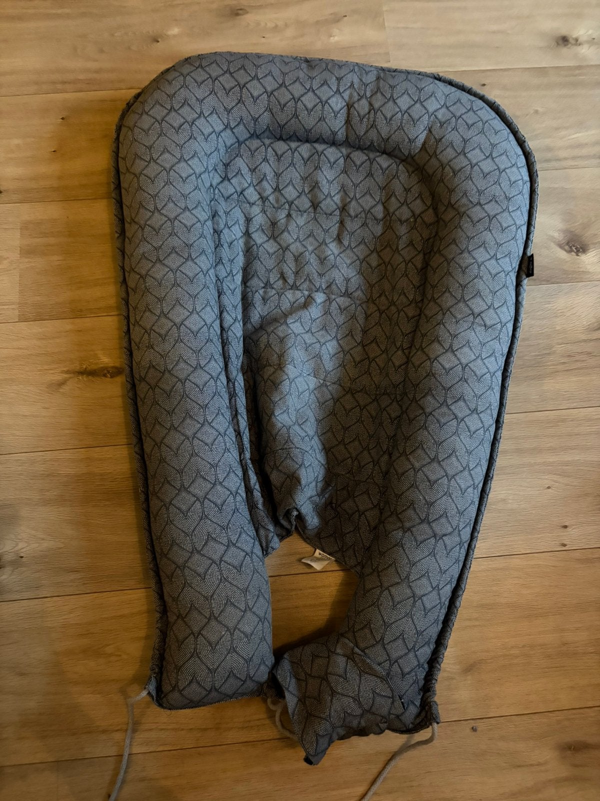 Gratis af te halen: babynestje en voedingskussen, Ophalen, Gebruikt