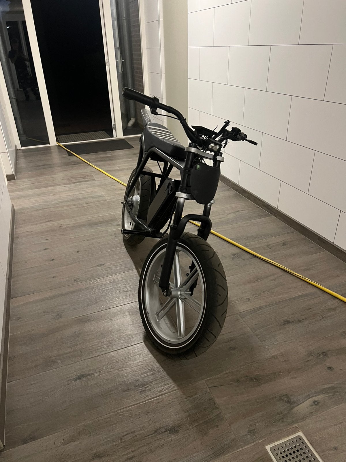 Custum v8, Fietsen en Brommers, Ophalen, Zo goed als nieuw, Overige merken