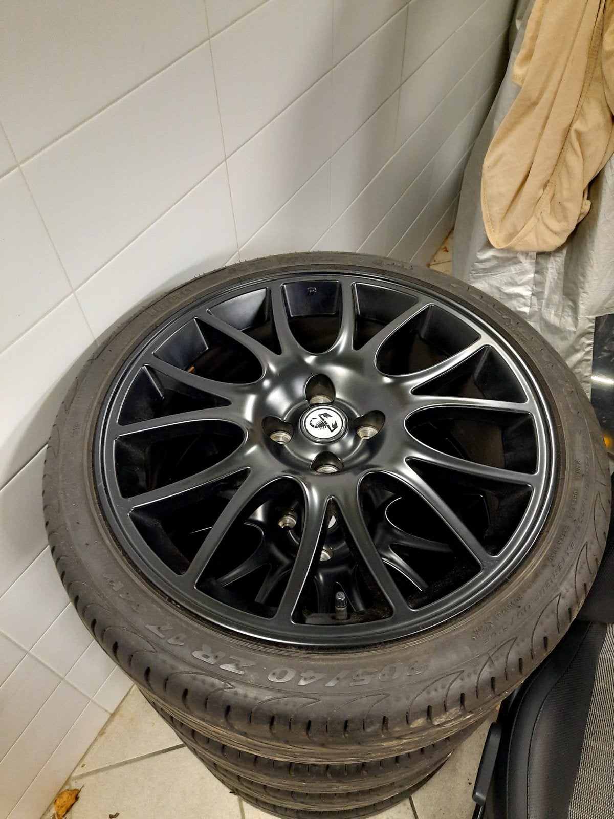 17 inch Abarth velgen met zomerbanden, Auto-onderdelen, Ophalen, Gebruikt, Banden en Velgen, 17 inch