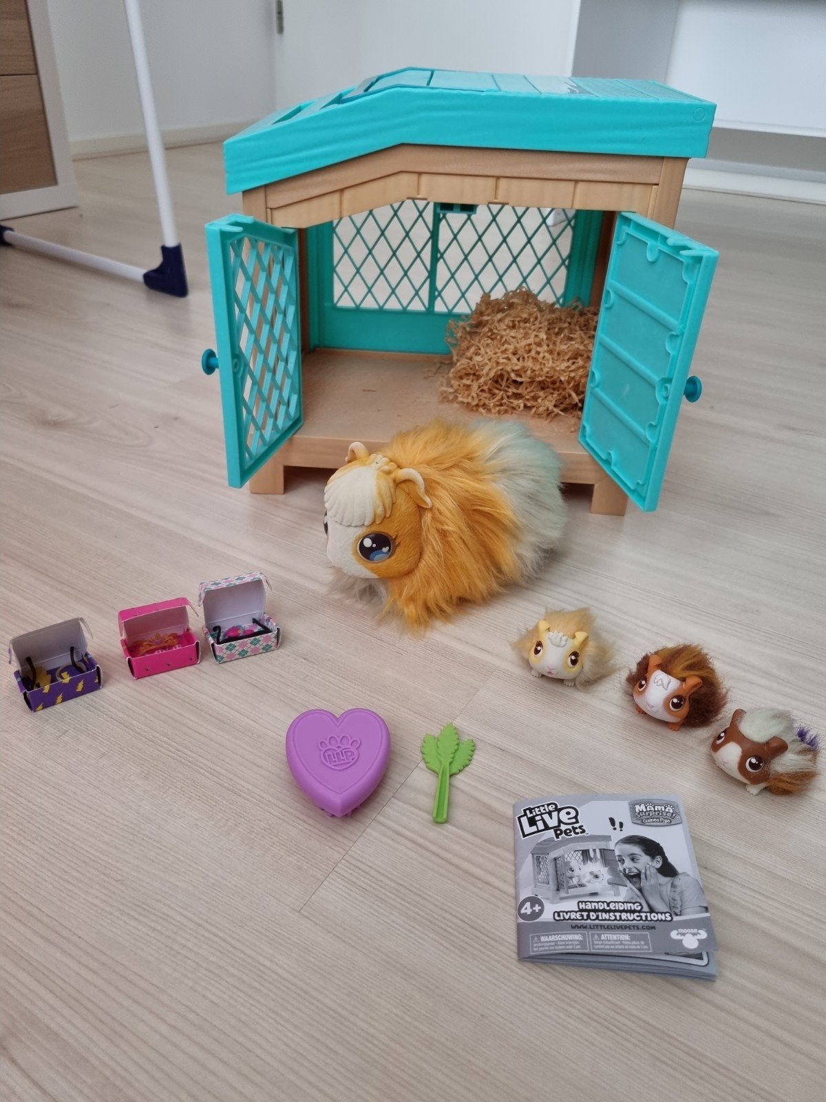 Little Live Pets Mama Surprise Cavia met 3 baby's, Ophalen of Verzenden, Zo goed als nieuw, Jongen of Meisje