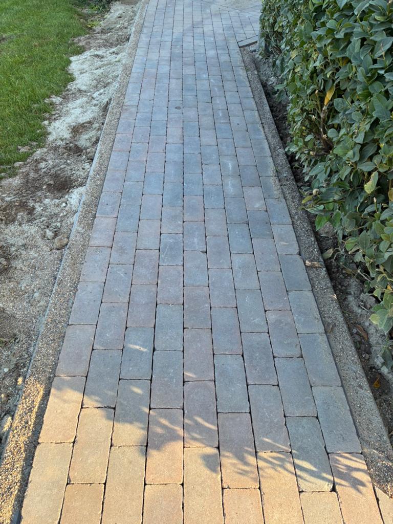 Gratis Klinkers beton bkk, Tuin en Terras, Ophalen, Zo goed als nieuw, Beton, Klinkers