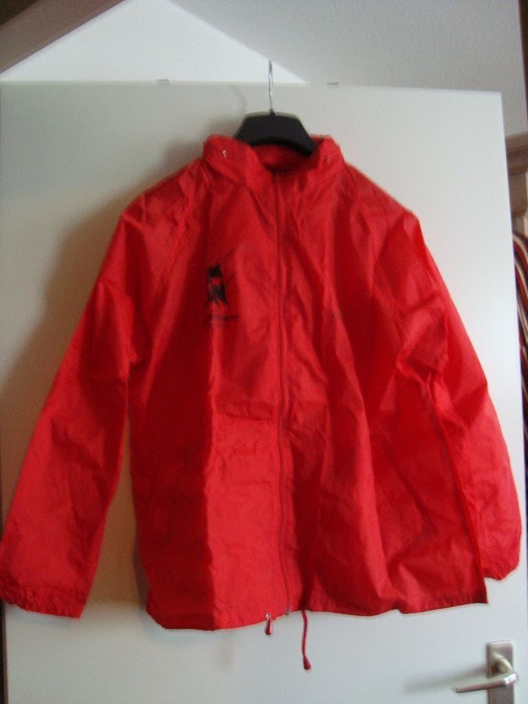 Rode regenjas met opbergzak nieuw maat s, Ophalen of Verzenden, Nieuw, S, Bovenkleding