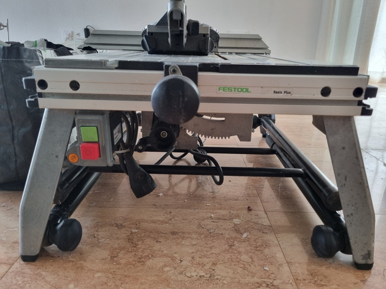 Festool Basis Plus zaagtafel, inklapbaar en draagbaar (klus), Doe-het-zelf en Verbouw, Ophalen, Gebruikt, Cirkelzaag, 30 tot 70 mm