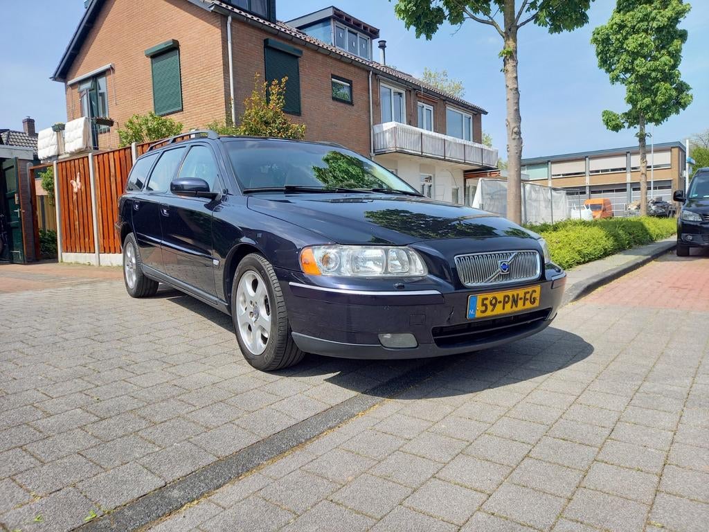 Volvo V70 2.4 140PK AUT 2004 Blauw, 1800 kg, Beige, Blauw, Stationwagon