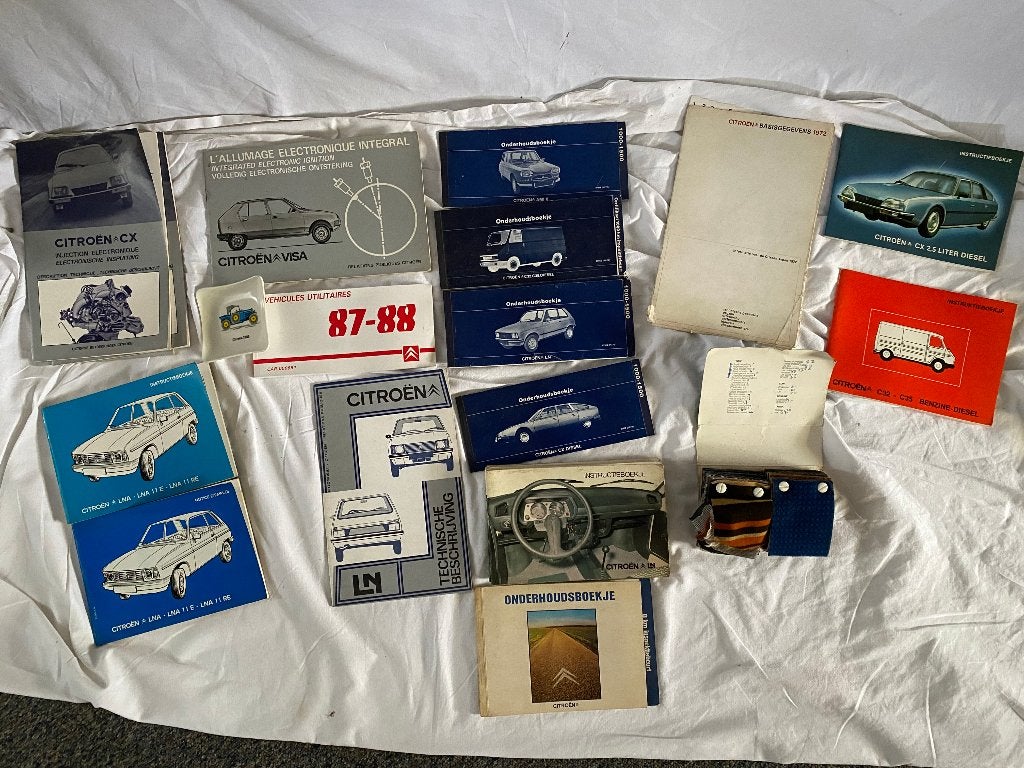 Citroen auto onderhoudsboekjes en div brochures, een koop 25, Auto diversen, Ophalen of Verzenden