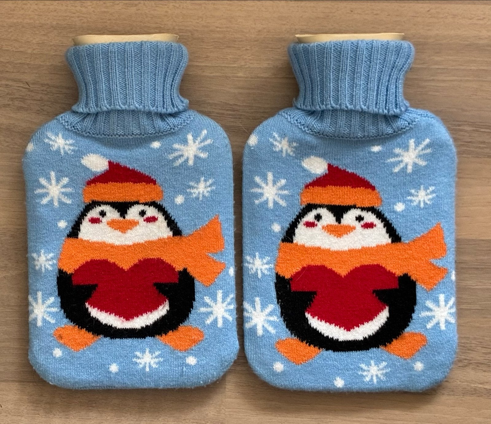 Twee rubber kruiken in winterse kruikenzak, Ophalen of Verzenden, Zo goed als nieuw