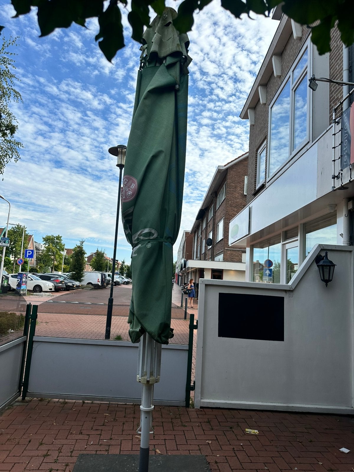 Parasols voor tuin of Resturant bekleid beschade €45, Ophalen of Verzenden, Gebruikt, Minder dan 1 meter, Parasolvoet