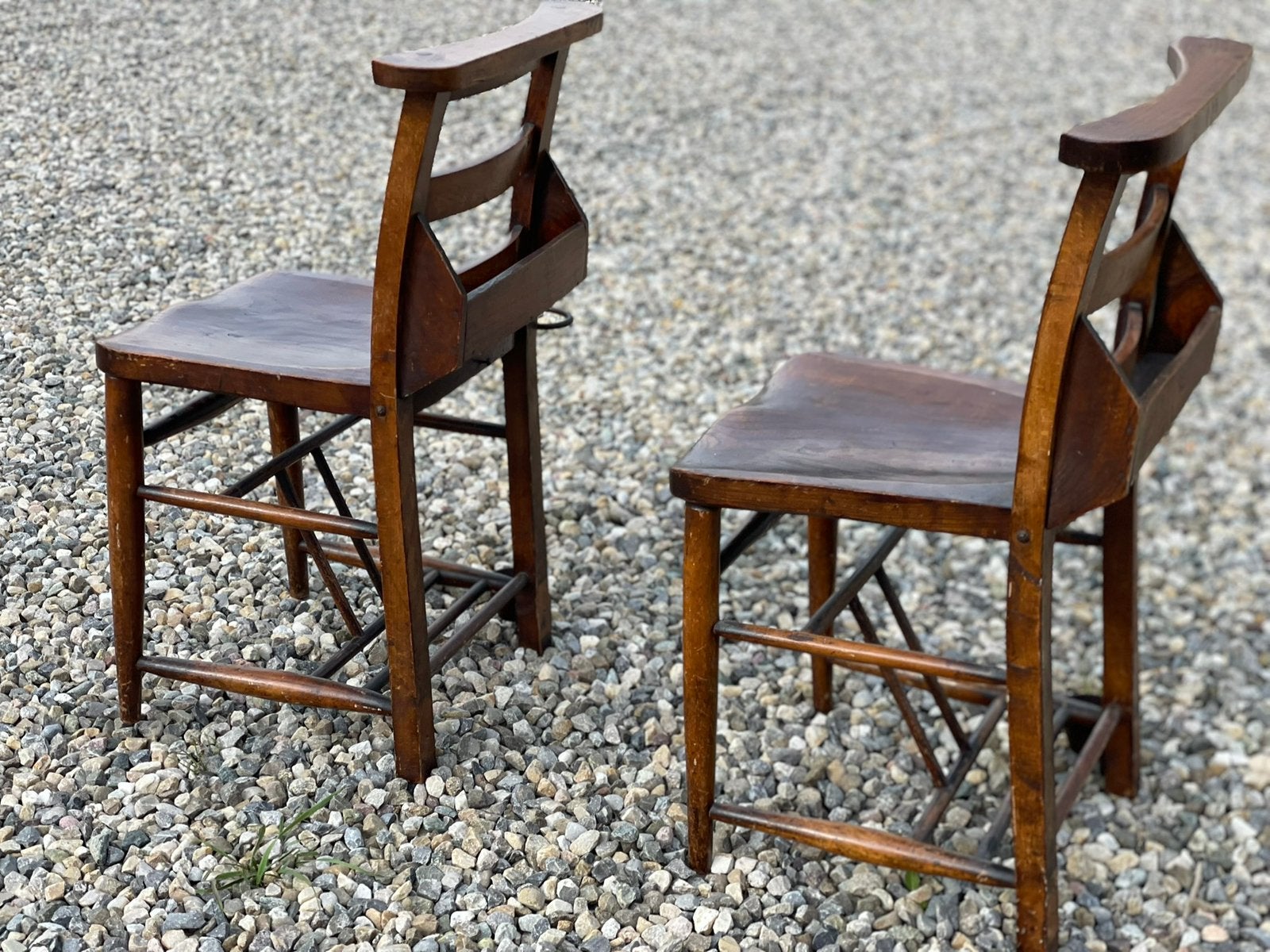 Prachtige antieke oude kerkstoelen, Ophalen