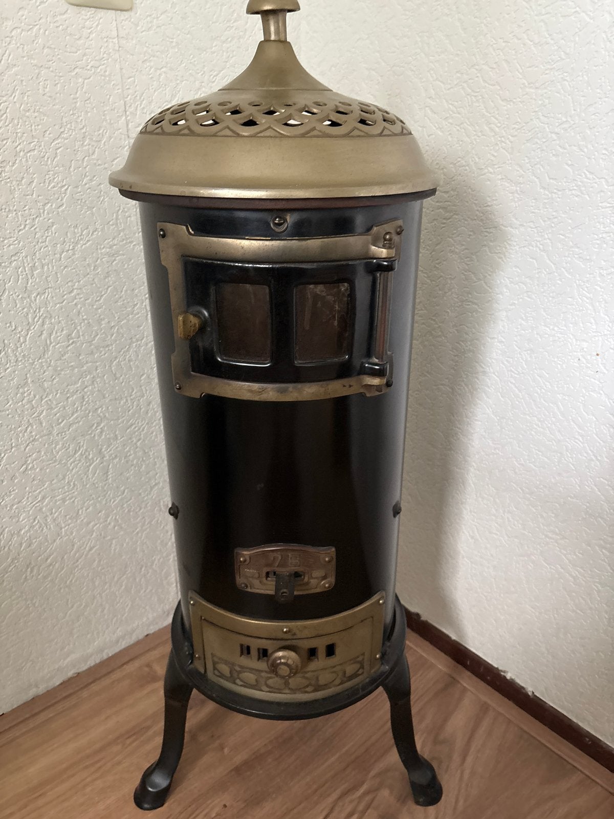 Antieke Kolenkachel - Zwart met Messing Details, Ophalen, Gebruikt, Overige brandstoffen, Vrijstaand