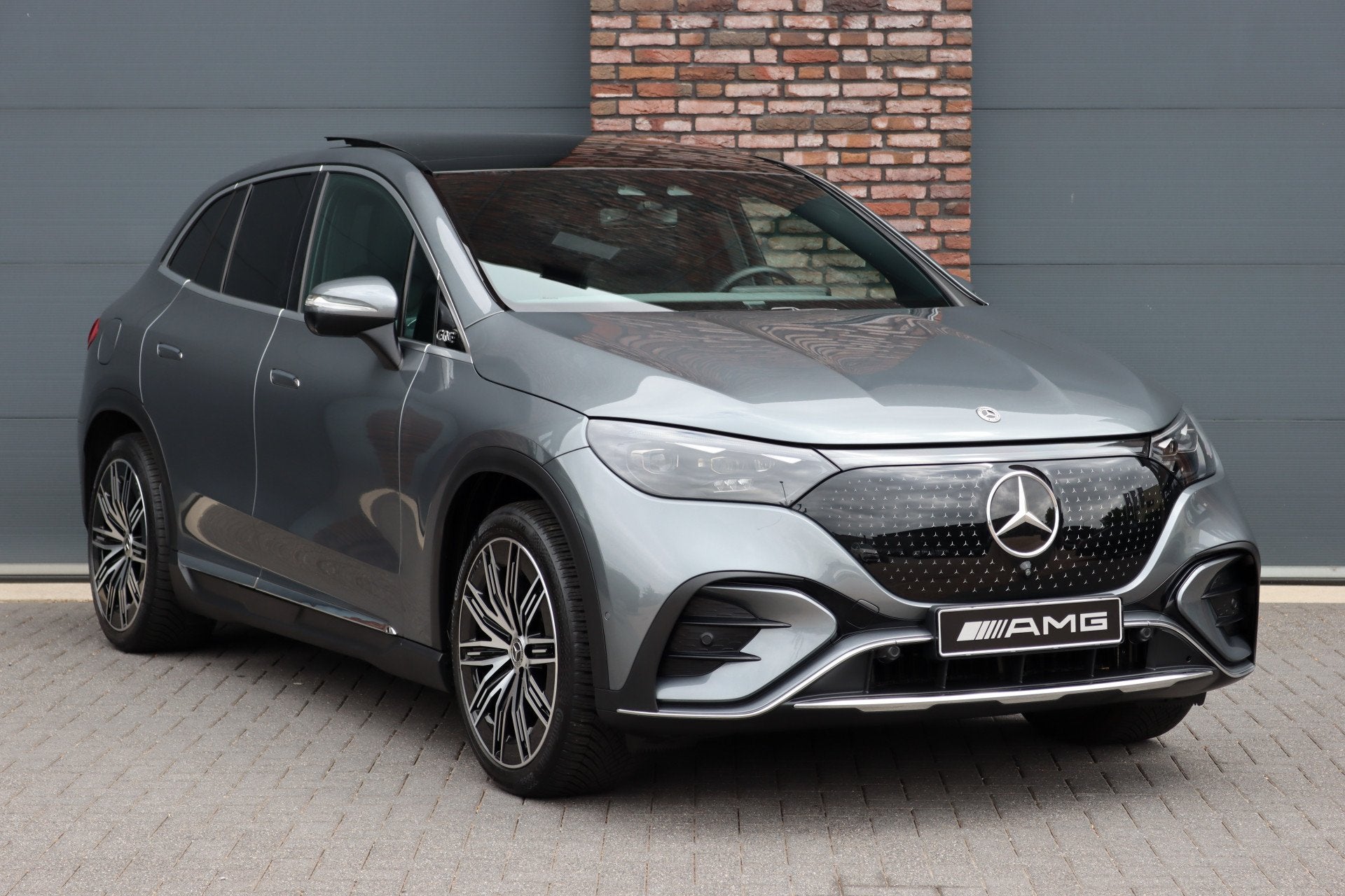 Mercedes-Benz EQE SUV 350+ AMG Line 96 kWh | Distronic+ | Pa, Auto's, Dealer onderhouden, Gebruikt, Zwart, EQE