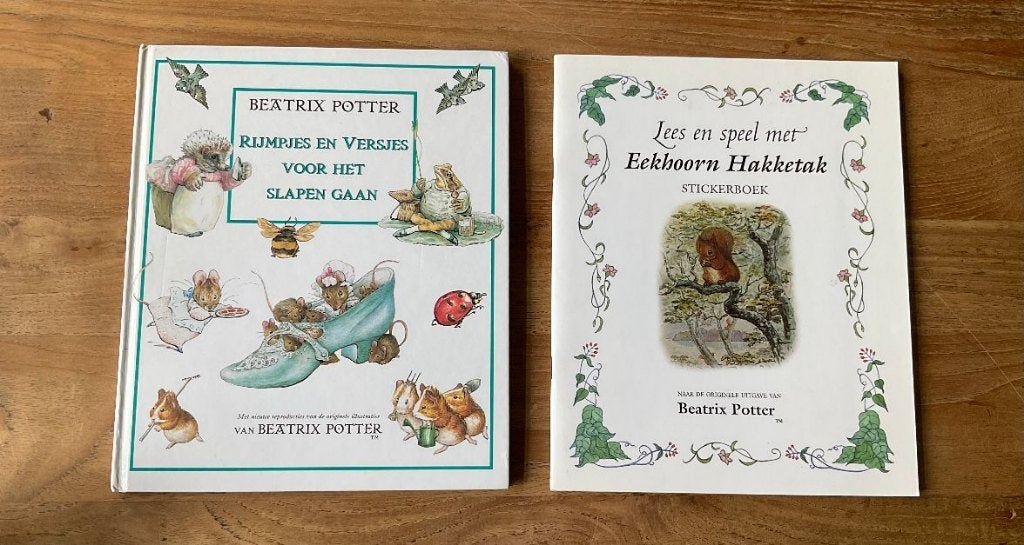beatrix potter rijmpjes versjes en stickerboek, Ophalen of Verzenden, Gelezen, Sprookjes