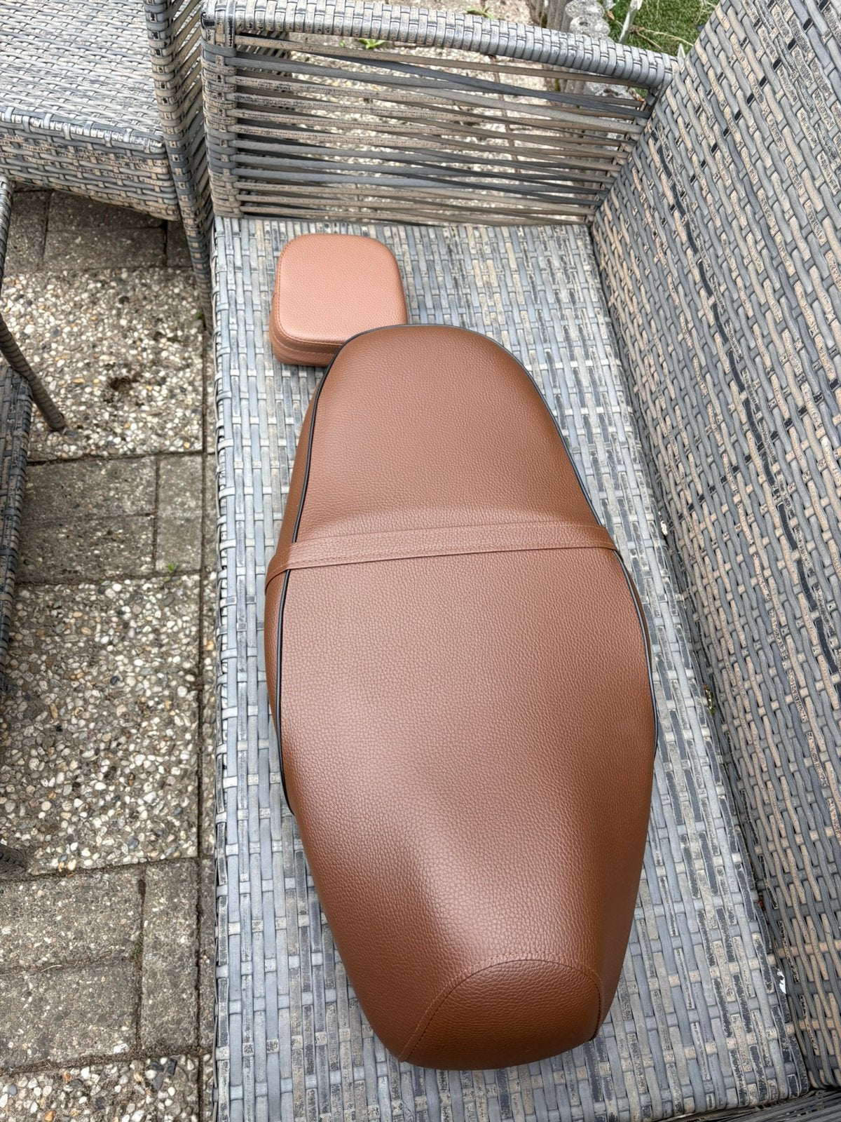 Scooterzadel en rugsteun voor agm scooter, Zo goed als nieuw, Zadel, Ophalen, Overige merken