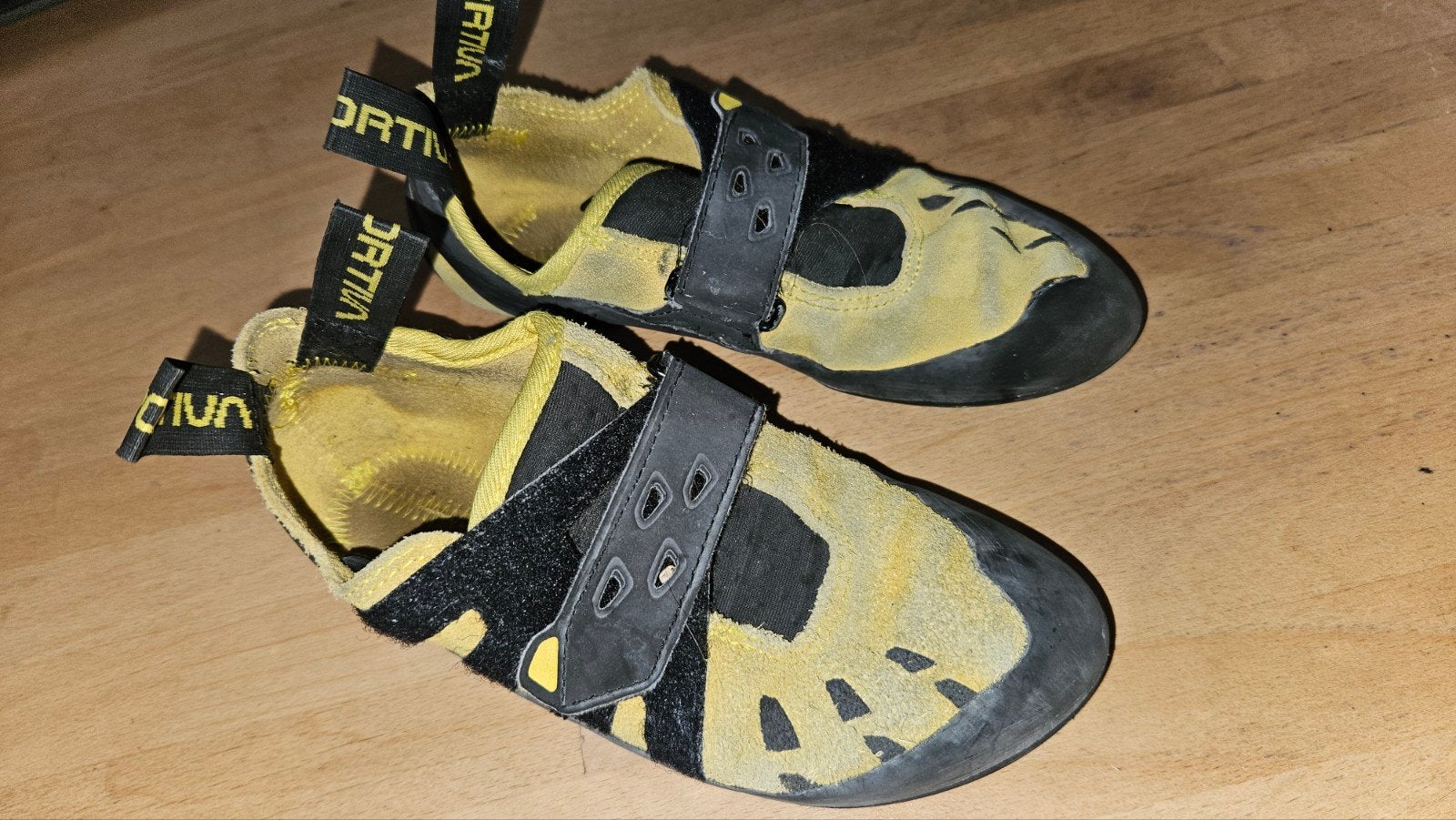 Klimschoenen - Maat 35 - La Sportiva tarantula, Ophalen of Verzenden, Gebruikt