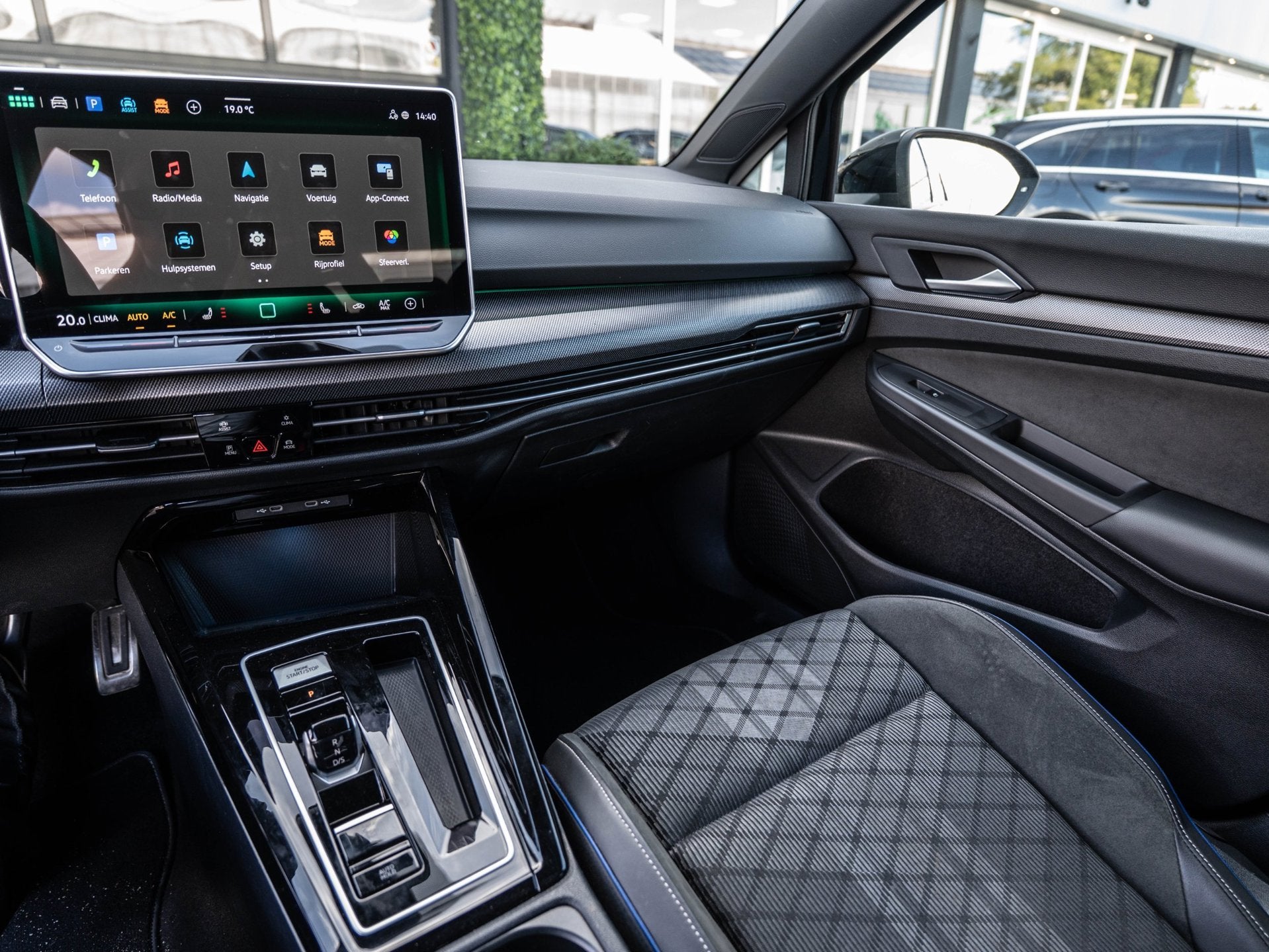 Volkswagen Golf 1.5 eTSI DSG 150PK R-Line Edition | Carplay, Auto's, Dealer onderhouden, 4 cilinders, Alcantara, Zwart