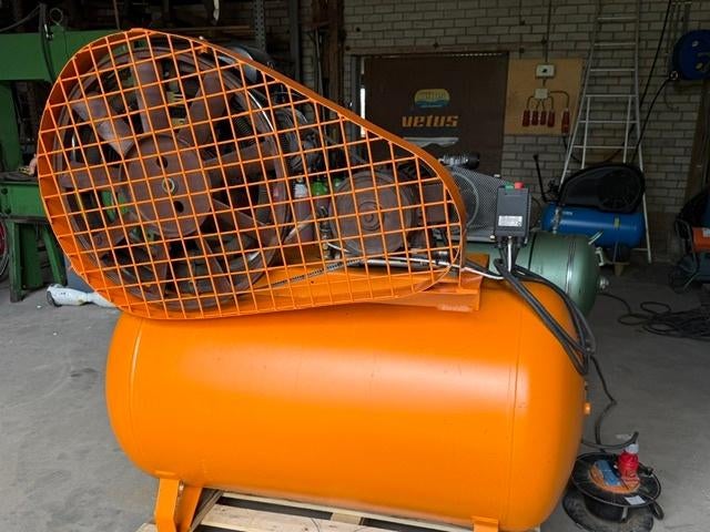Alup compressor 7,5 kw, Doe-het-zelf en Verbouw, Compressors, Ophalen of Verzenden, Gebruikt, 800 liter/min of meer, 10 bar of meer