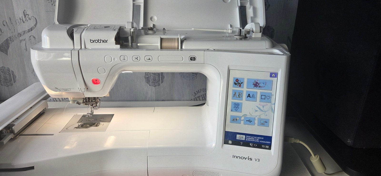 BrotherV3 borduurmachine met veel extra accessoires, Ophalen, Borduurmachine