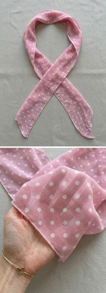 Roze sjaaltje met een speels wit polkadotpatroon, Kleding | Dames, Ophalen of Verzenden, Zo goed als nieuw, Muts