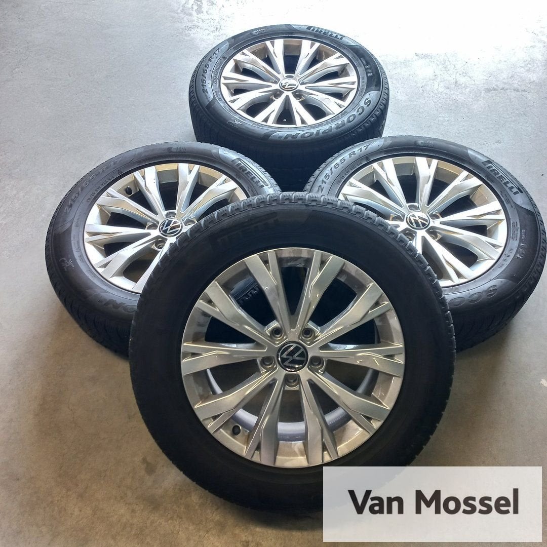 Volkswagen Tiguan Pirelli Scorpion Winter 215/65/R17 99H, Auto-onderdelen, Banden en Velgen, -, -, Banden en Velgen, 17 inch