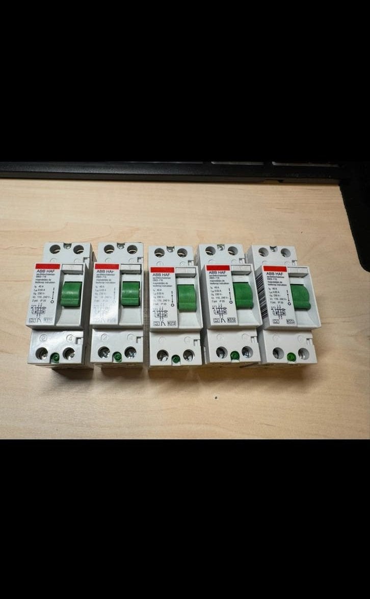 ABB aardlekschakelaar 40A / 30mA – meerdere beschikbaar, Ophalen of Verzenden, Zo goed als nieuw, Aardlekschakelaar