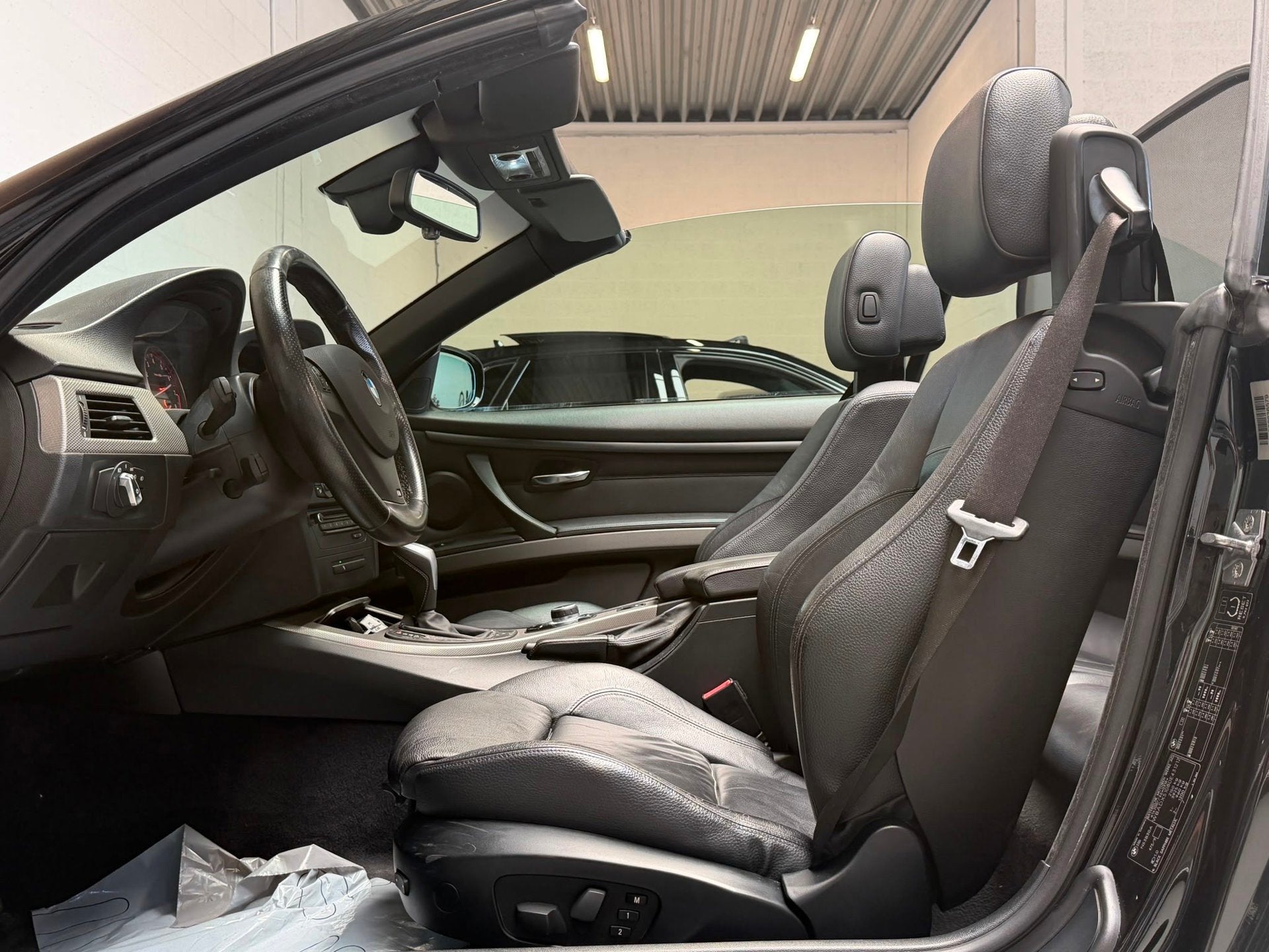 BMW 3-serie Cabrio 330i High Executive - M SPORT - KEYLESS -, Auto's, BMW, Automaat, Achterwielaandrijving, Zwart, Cabriolet