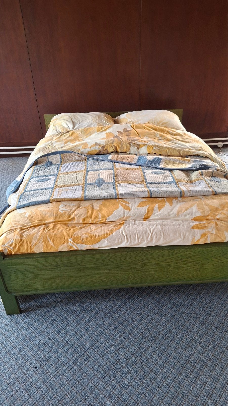 Vintage, groen houten tweepersoonsbed met kuperus spiraal ., Ophalen, Gebruikt, Tweepersoons, 140 cm
