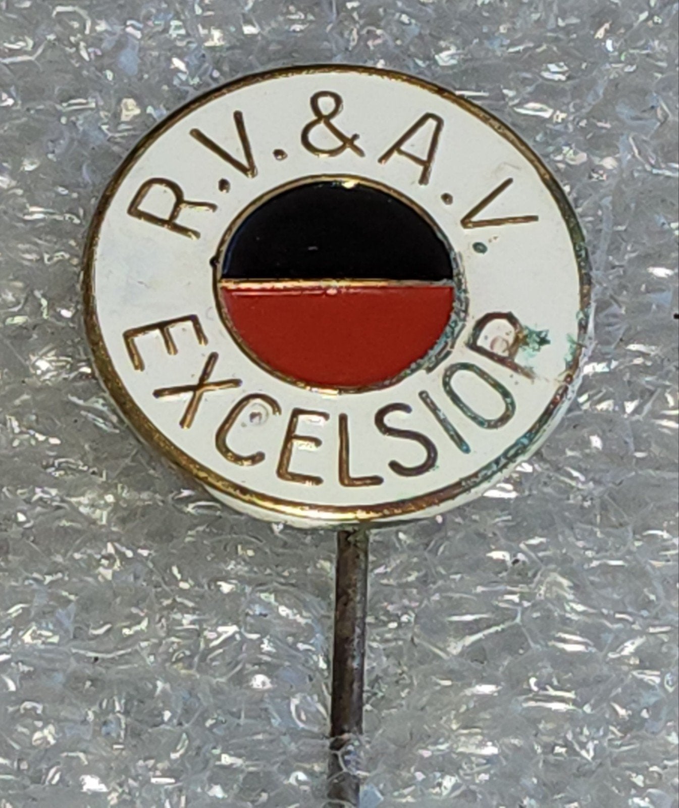 Vintage Speldje R.V.&A.V. Excelsior, Ophalen of Verzenden, Gebruikt, Overige onderwerpen, Speldje of Pin