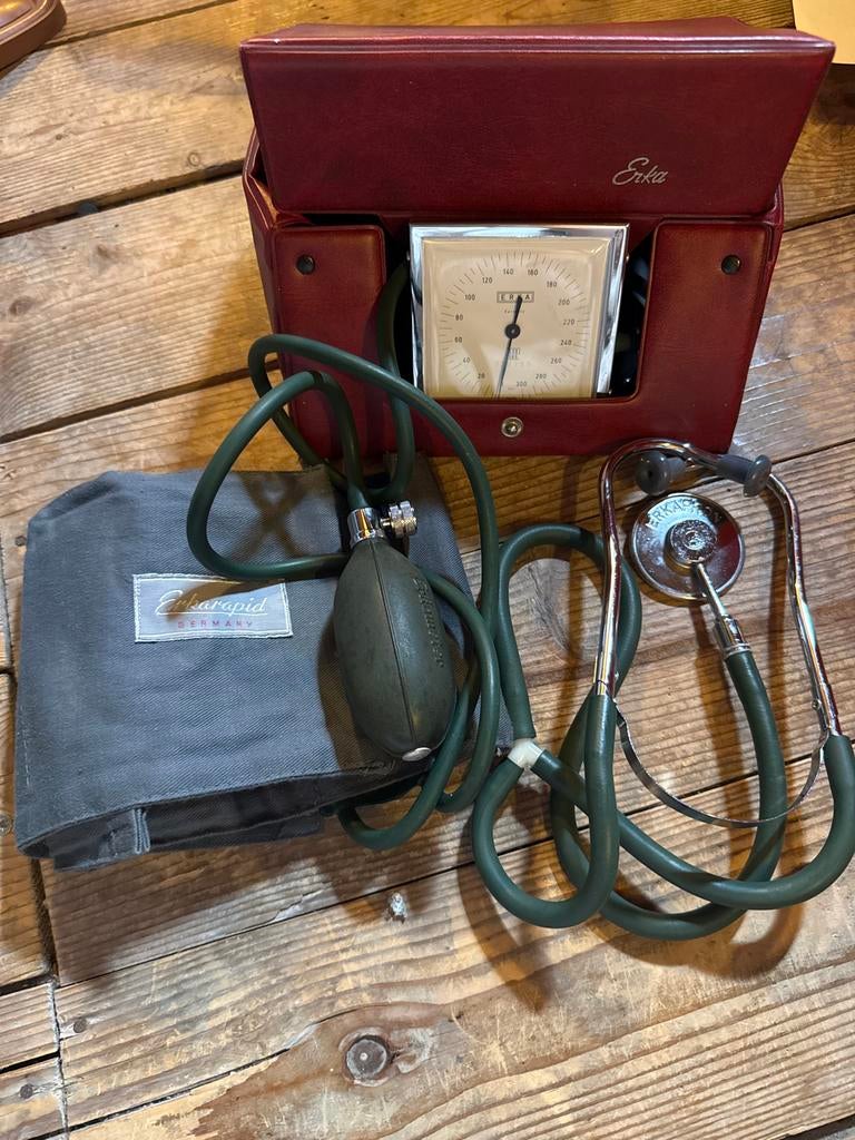 ERKA Bloeddrukmeter/stethoscoop, Ophalen