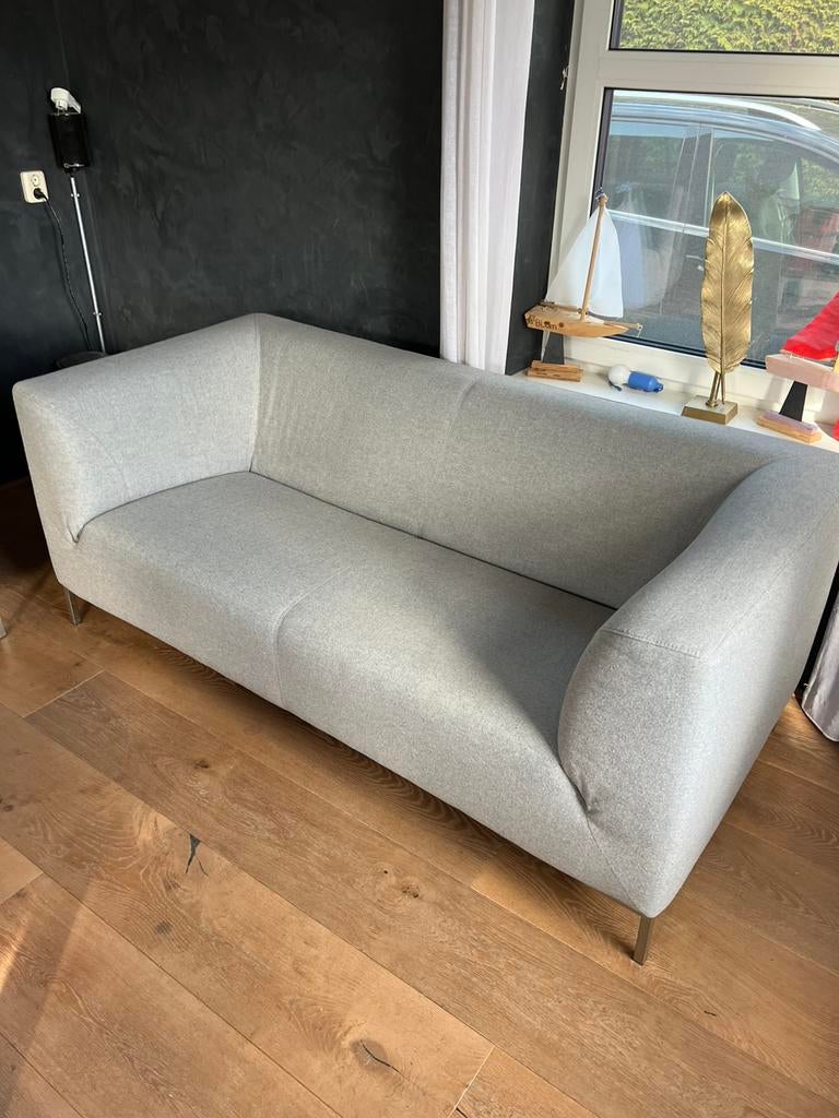 Montel lichtgrijze 2-zits bank, Huis en Inrichting, Ophalen, Gebruikt, 150 tot 200 cm, Tweepersoons