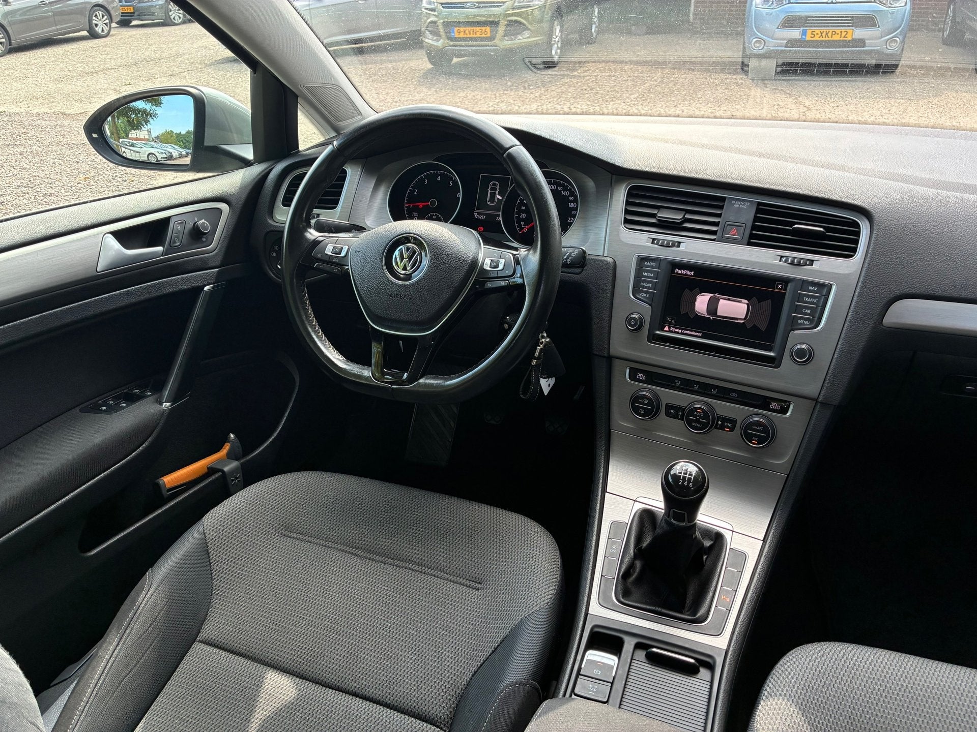 Volkswagen Golf 1.0 TSI Comfortline | Cruise + Clima + Navi, Voorwielaandrijving, Stof, Gebruikt, 23 km/l