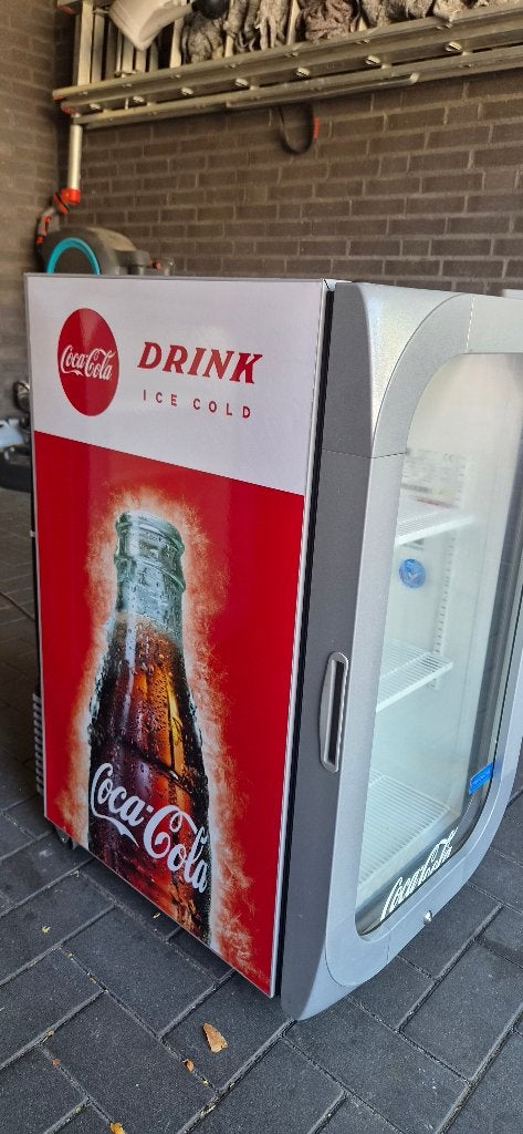Coca-Cola koelkast  (2 stuks), Zonder vriesvak, 200 liter of meer, Zo goed als nieuw, Energieklasse A of zuiniger