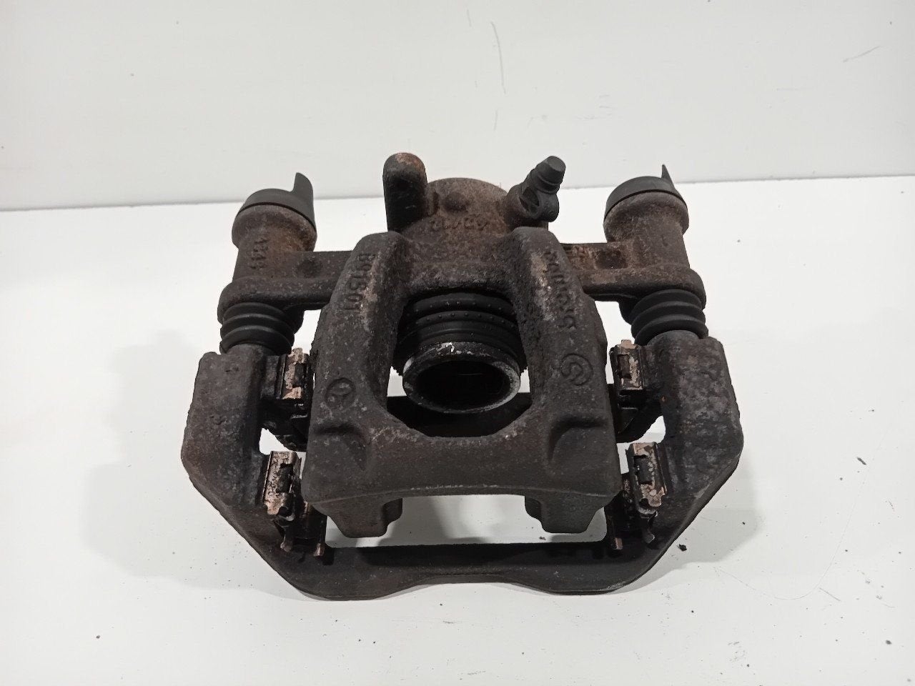 Remklauw rechts achter Mercedes-Benz Vito, Onderdelen@venauto.nl, Van der Ven Autorecycling B.V., Gebruikt, Ettenseweg 76, 4706 PB Roosendaal, The Netherlands