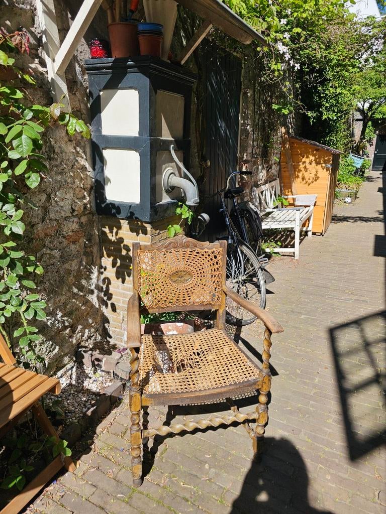 Antieke houten stoel met rieten zitting en rugleuning, Ophalen of Verzenden