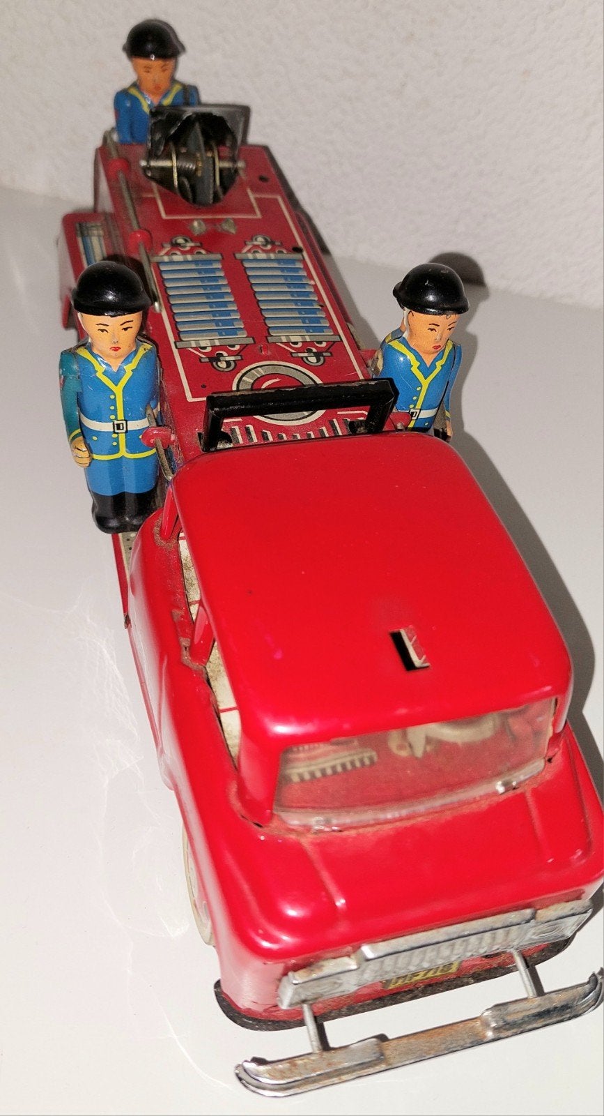 Vintage Brandweerwagen Blikken Speelgoed met Brandweerlieden, Antiek en Kunst, Antiek | Speelgoed, Ophalen of Verzenden