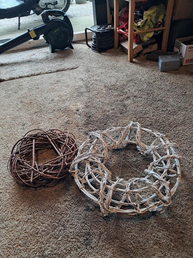 2 Decoratieve Kransen van Takken, Ophalen of Verzenden, Gebruikt