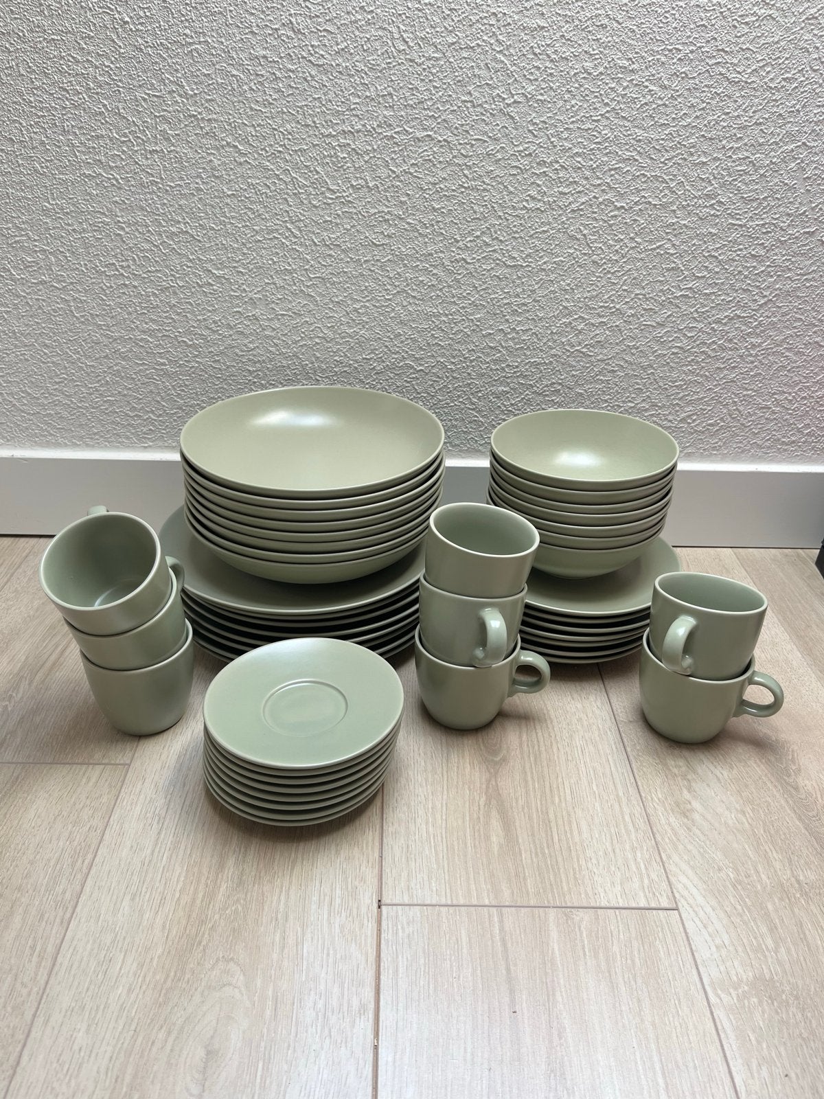 IKEA Servies Set Lichtgroen - 8 Persoons - Z.g.a.n., Huis en Inrichting, Keuken | Servies, Ophalen, Keramiek, Zo goed als nieuw