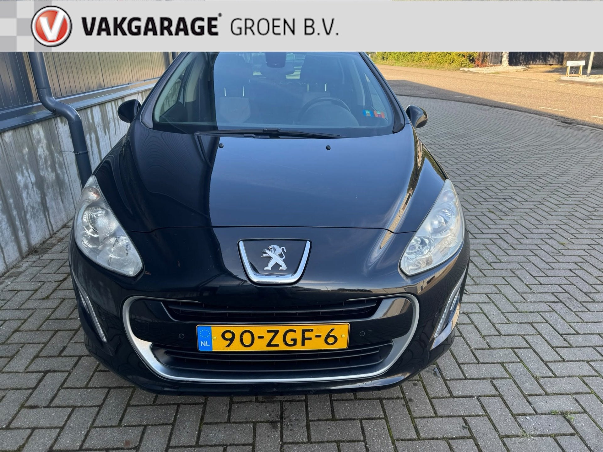 Peugeot 308 SW 1.6 e-HDi Active / climate / cruise / navi /, Voorwielaandrijving, Euro 5, Gebruikt, Zwart