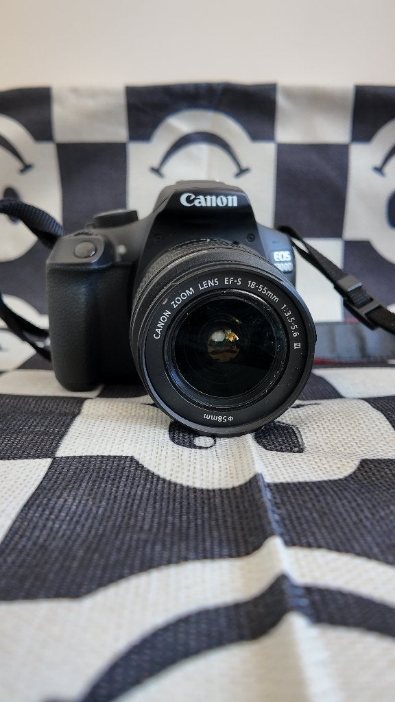 Canon EOS 1300D DSLR Camera Bundle, Canon, Overige typen, Ophalen of Verzenden, Zo goed als nieuw