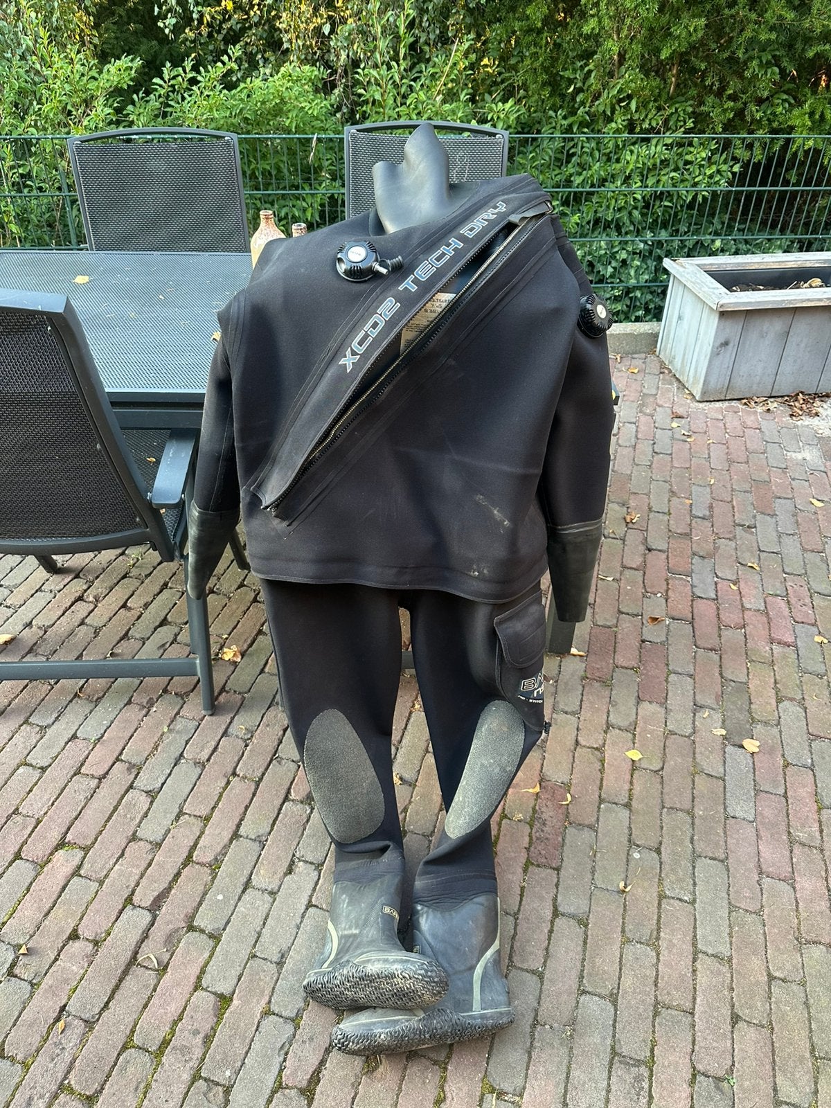 Bare droogduikpak + underlay, Watersport en Boten, Duiken, Ophalen, Gebruikt, Duikpak