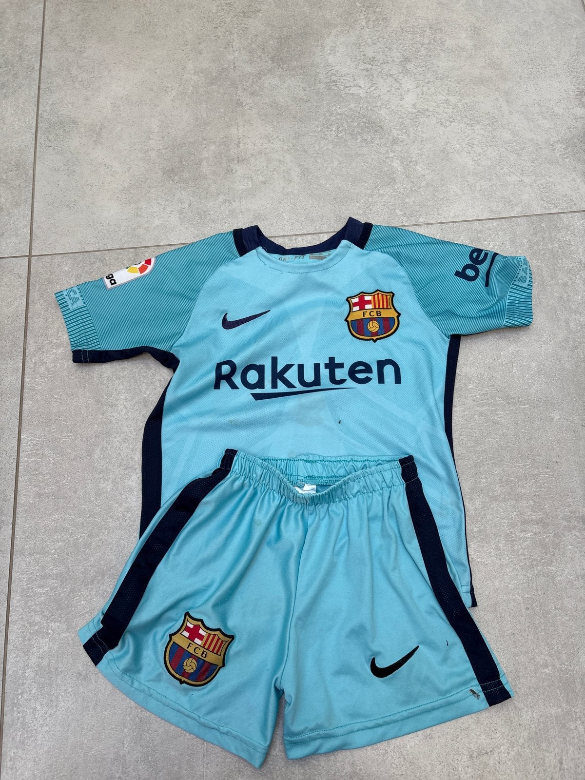 Barcelona Messi shirt en broekje - Maat 104/116, Ophalen of Verzenden, Gebruikt, Jongen, Setje