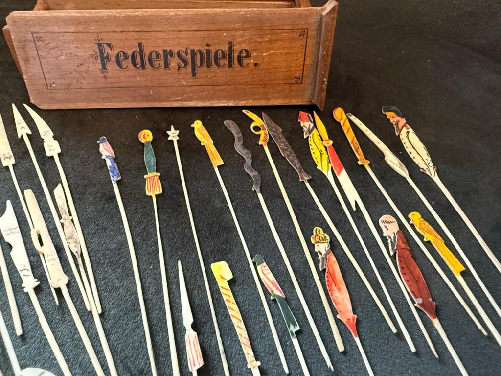 Antiek 'Federspiele' ganzenveer spel in houten doos, Ophalen of Verzenden